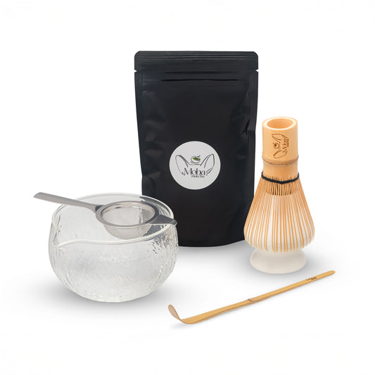 Lielais matcha komplekts ar bambusa slotiņu, karotīti un bļodiņu – viss nepieciešamais tradicionālai japāņu tējas ceremonijai